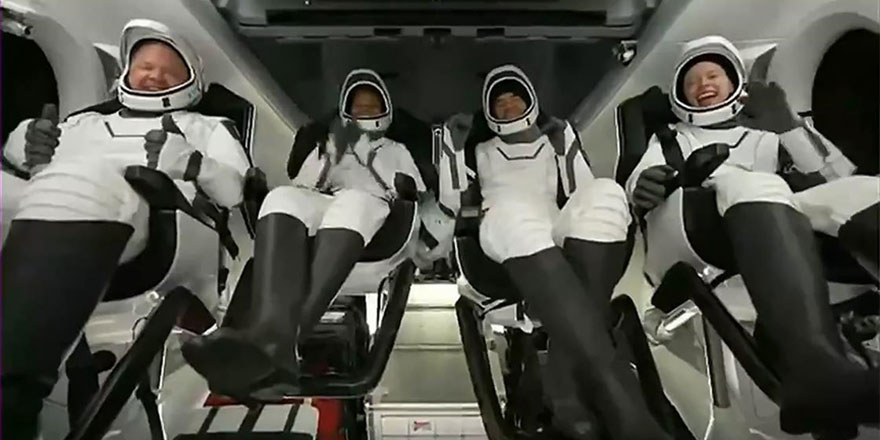 Dünya yörüngesine çıkan ilk uzay turistleri yeryüzüne döndü