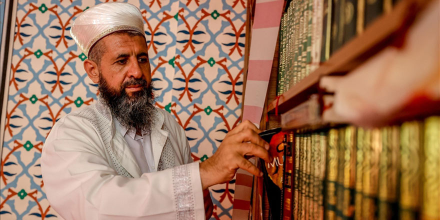 Antalyalı imam şefkatle yaklaştığı engelli ve hastaların gönüllerine dokunuyor