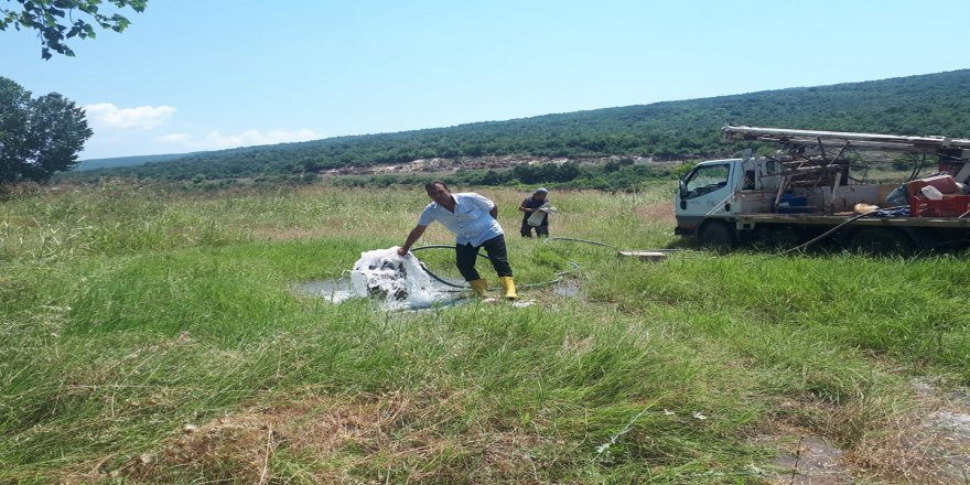 Su için sondaj yaptırdığı tarlasından soda çıktı