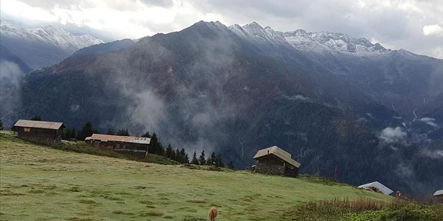 Kaçkarlar'ın zirvesine beyaz rahmet yağdırıldı