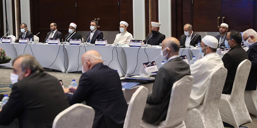 İslam alimleri 'namaz saatlerinde birlik' için toplandı