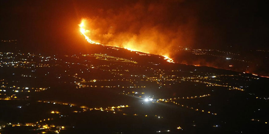Cumbre Vieja Yanardağı'ndan çıkan lavlar 30 günde 1956 binayı kül etti