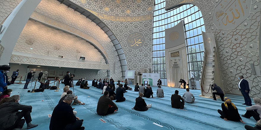 Almanlar 'Açık Kapı Günü' ile camilerle tanışıyor