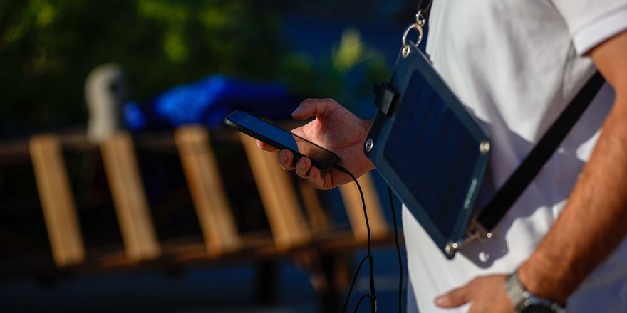 Kıyafetlere monte edilebilen güneş enerjili 'mini santral' geliştirildi