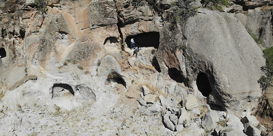 Bingöl’de 7 odalı kaya kilisesi keşfedildi