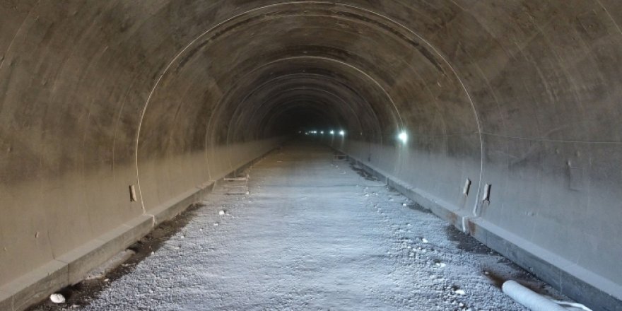 Geminbeli Tüneli'nde ışığa son 250 metre kaldı
