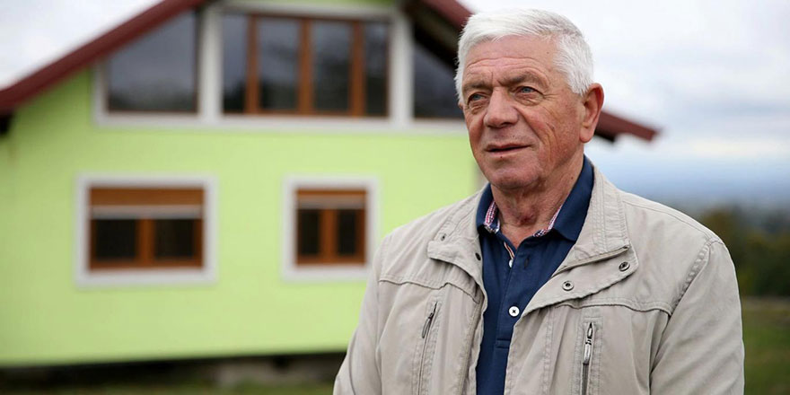 Eşini memnun etmek için 360 derece dönen ev yaptı