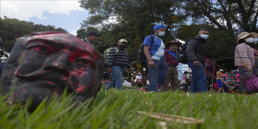 Kolomb Günü'nde ırkçılık protestosu