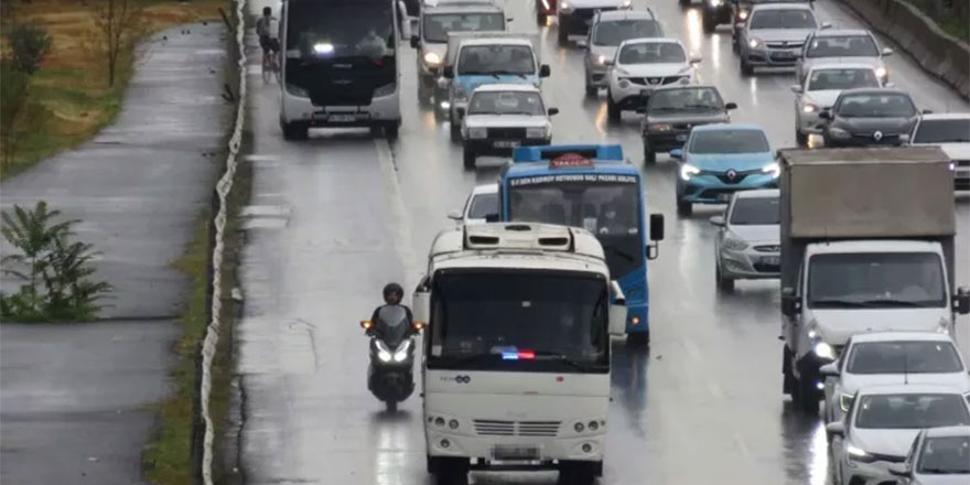 Sosyal medyada tepki yağıyor: Çakarlı minibüsler