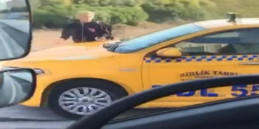 İstanbul'da pes dedirten olay: Kaldırımdan giden taksici yayalara korna çaldı!