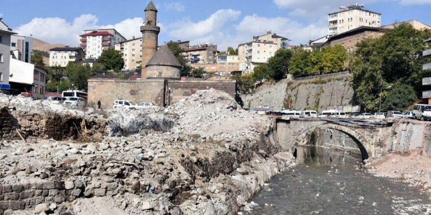 14 tarihi köprü gün yüzüne çıktı
