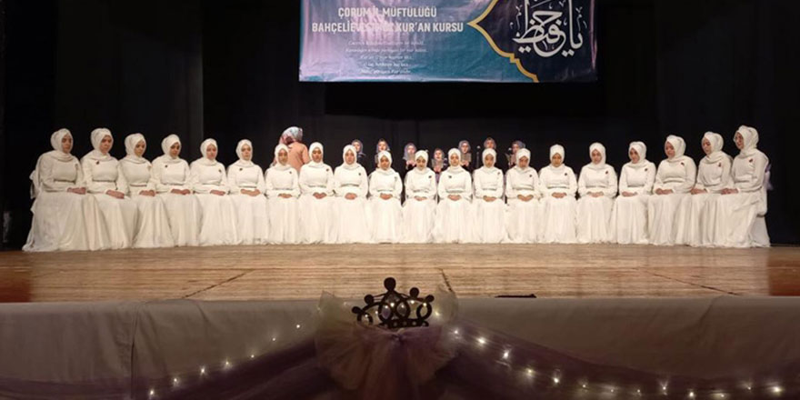 Çorum'da 21 hafize icazetini aldı