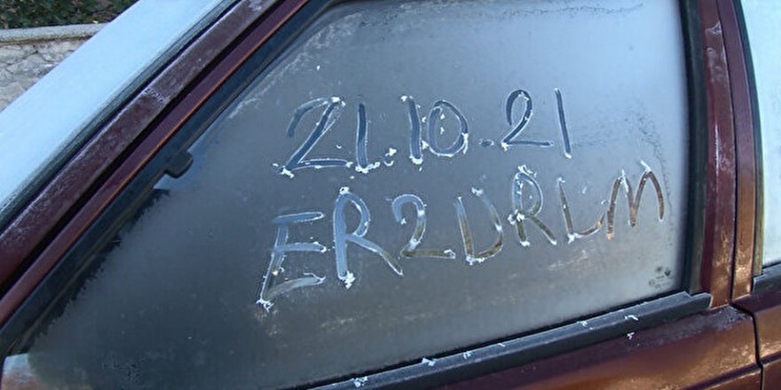 Erzurum’da termometreler eksi 5'e düştü: Araç camları buz tuttu