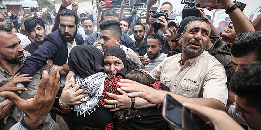 İşgalci İsrail, Filistinli anneyi 6 yıl çocuklarına hasret bıraktı: Büyük kavuşma