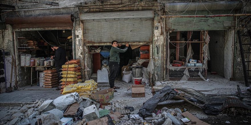 İdlib'de okula giden çocuklar öldürülüyor