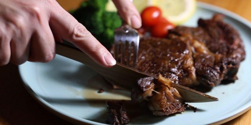 Çelikten üç kat keskin tahta bıçak üretildi