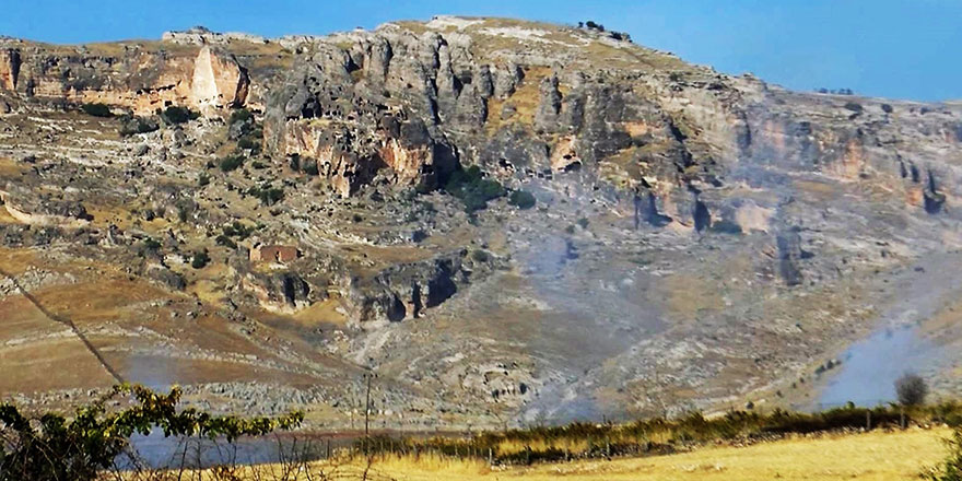 Binlerce yıllık Hasuni Mağaraları'nın çöp alanından arındırılması isteniyor