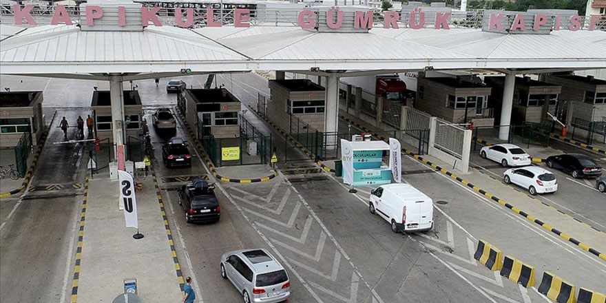 Avrupa'ya açılan gümrük kapılarını geçen yıl 8 milyon yolcu kullandı