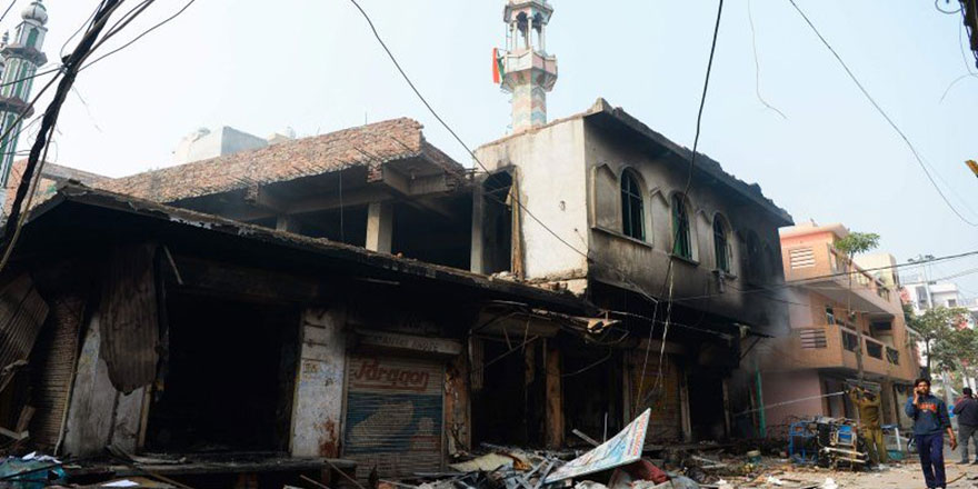 Hindistan'da çetelerin tahrip ettiği camiler Müslümanlar tarafından onarılacak