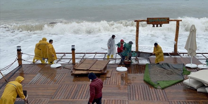Antalya'da sağanak etkili oldu