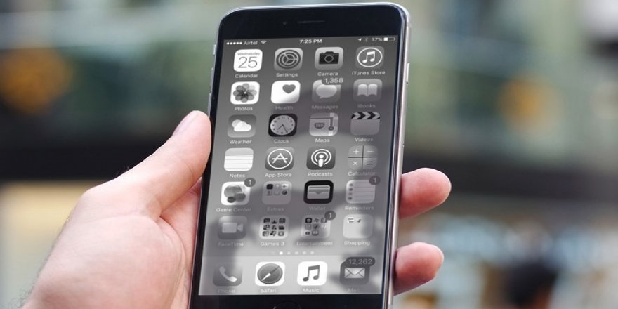 Telefon bağımlılığını azaltmanın yolu: Siyah-beyaz ekran