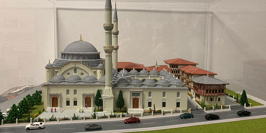 Fransa’daki Avrupa’nın en büyük camisi bitmek üzere, Macron ve ekibi sancılı