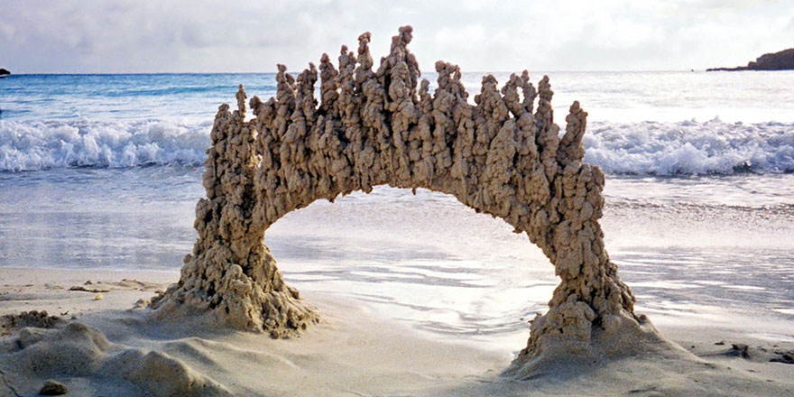 Kumlu bölgelerde oluşan cam kayaların sırrı çözüldü