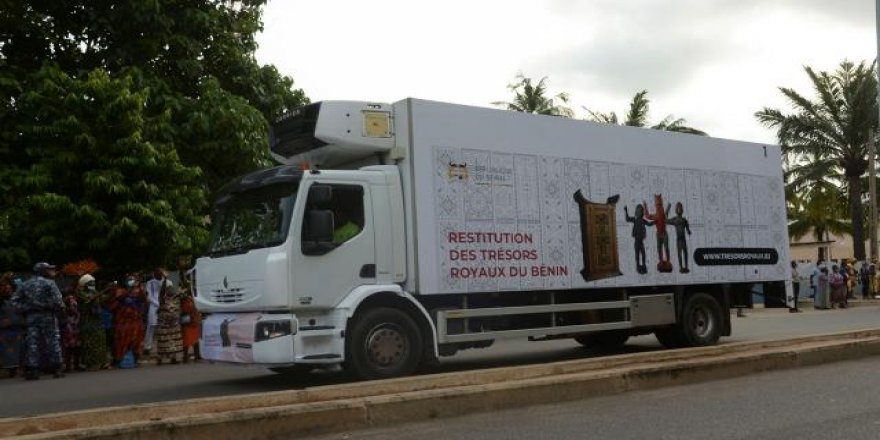 Fransa'nın Afrika'dan çaldığı sanat eserleri 129 yıl sonra iade edildi