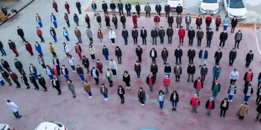 Törenlerde saygı duruşunda bulunmak caiz mi?