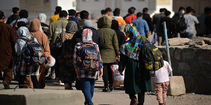 İngiltere, düzensiz göçmenleri 10 bin kilometre uzaklıktaki Ruanda'ya gönderecek