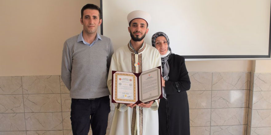 Cezaevine düştü, tövbe etti, hafız oldu