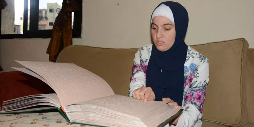 Görme engelli Lübnanlı genç kız hafızlığı tamamladı
