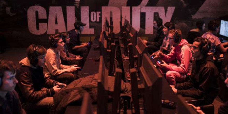 Oyunda kana bulanmış Kur'an sayfası kullanan şirket özür diledi