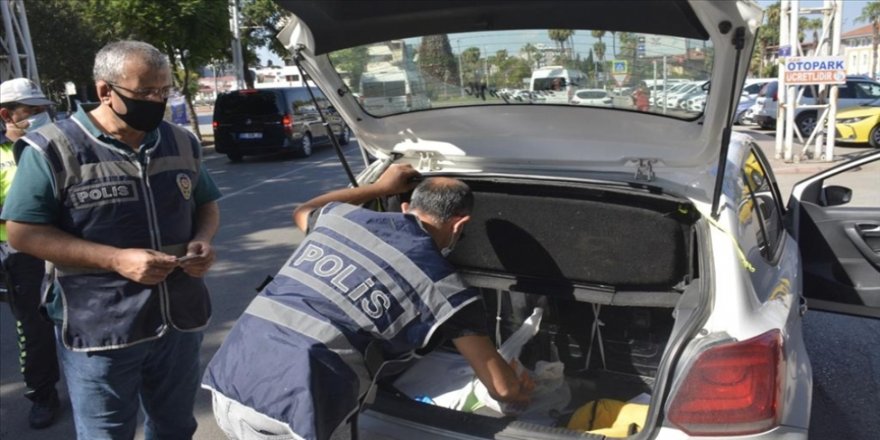 Ülke genelinde 'Huzurlu Sokaklar ve Narkotik Suçları Uygulaması' yapıldı