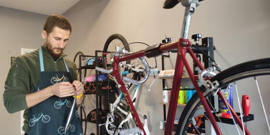 Mühendisliği bıraktı, tamircilik yapıyor