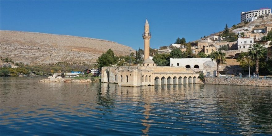 Halfeti'nin simgesi Ulu Cami su yüzeyinden yükseltilerek turizme kazandırılacak