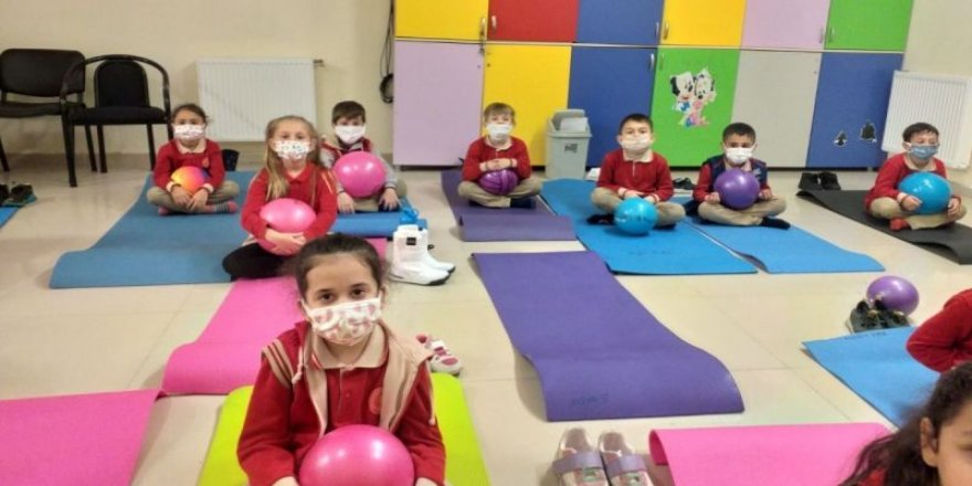 Sıradanlıktan çıkarttığı dersleri, eğlendirerek öğretiyor