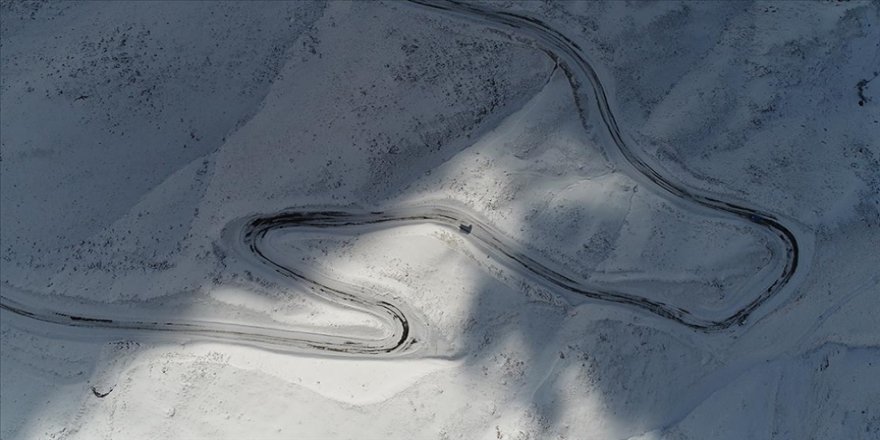 Van-Bahçesaray kara yolu çığ tehlikesi halinde ulaşıma kapatılacak
