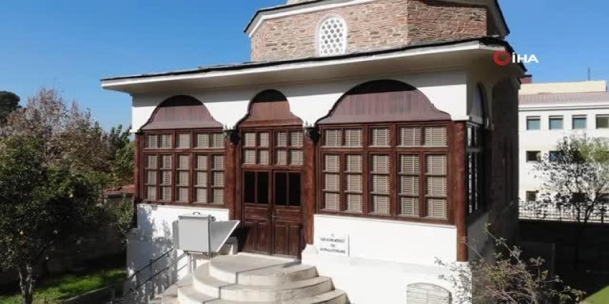 El yazması eserlere eldivenli koruma