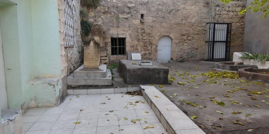 Mardin'de bir garip yapı, altı mezarlık üstü cami