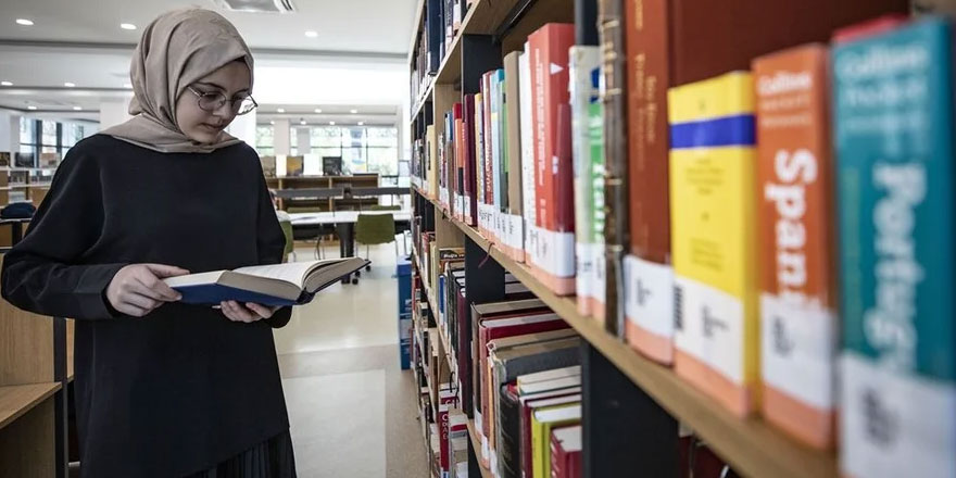 İmam Hatipli İclal, ne kursa gitti ne yardım aldı internetten 7 dil öğrendi