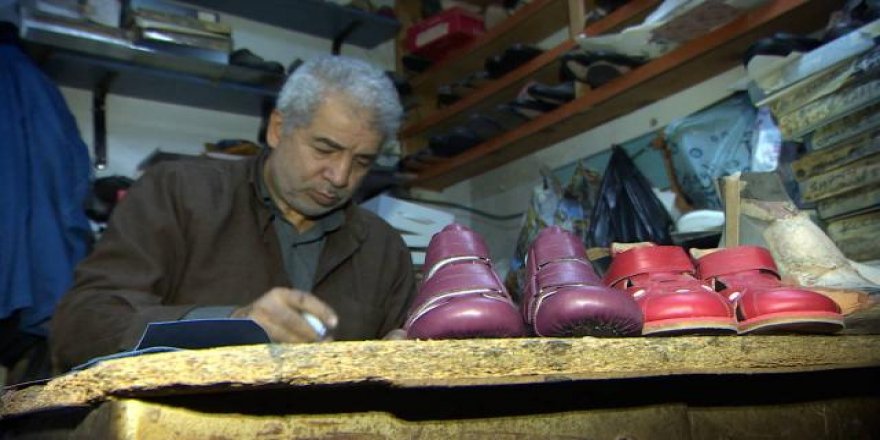 Engelliler onun ürettiği ayakkabılarla yürüyebiliyor