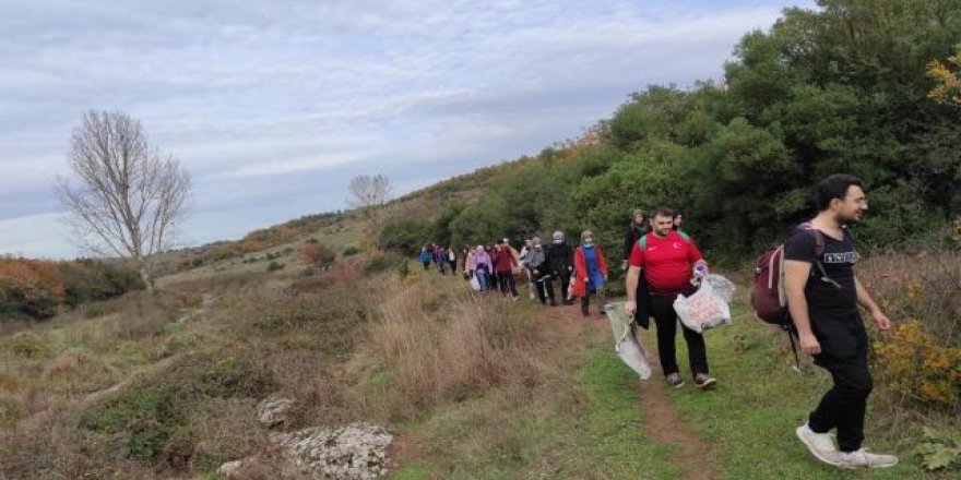 Tabiattan 35 kilo atık topladılar