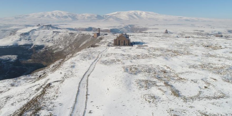 'Medeniyetler beşiği' Ani, beyaza büründü