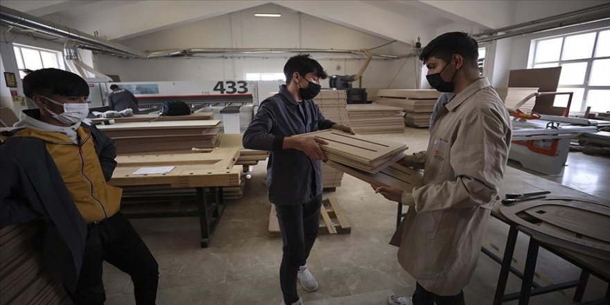 Tekirdağ'da 82 okul liselilerin ürettiği malzemelerle kütüphaneye kavuşacak