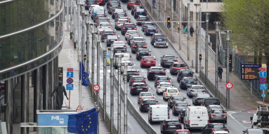 AB, yeni benzinli ve dizel otomobilleri 2035'te yasaklamaya hazırlanıyor