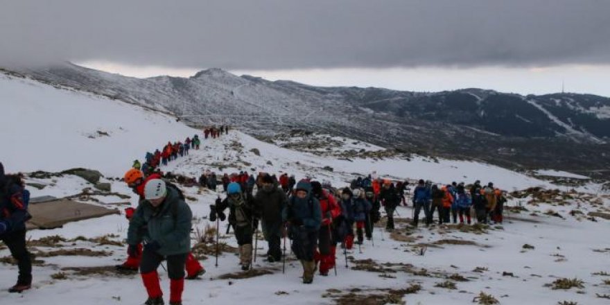 Bursa'da dağcılardan 'sıfır atık' tırmanışı