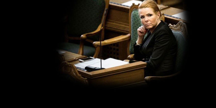 Göçmenleri ayıran göç bakanının milletvekilliği düşürüldü