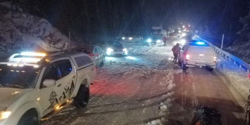 AFAD: Karda yollarda mahsur kalan 5 binin üzerinde kişi yurtlarda misafir edildi