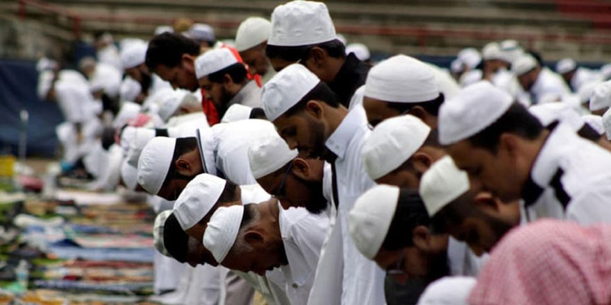 Hindistan'da cuma namazını engelleme girişimleri tansiyonu yükseltiyor